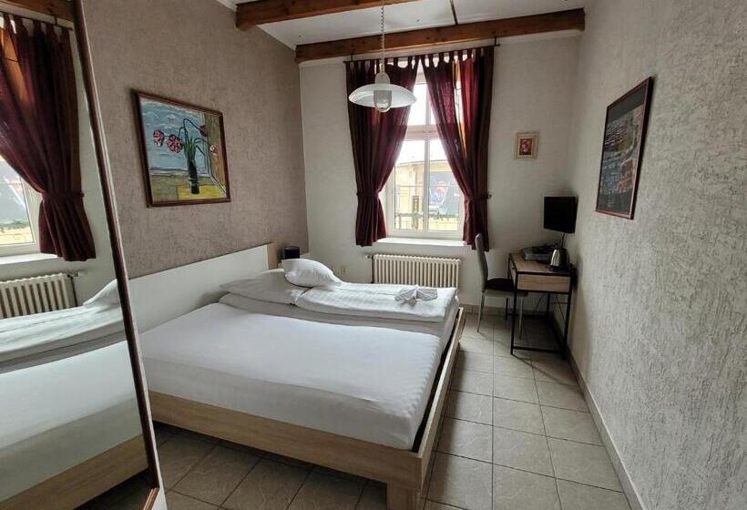 חדר סטנדרט, Koruna