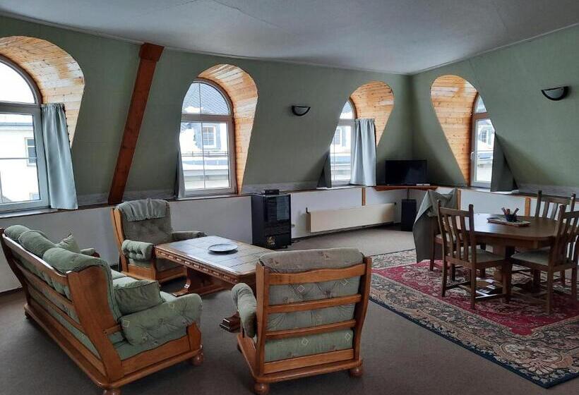 סטודיו סופריור, Koruna