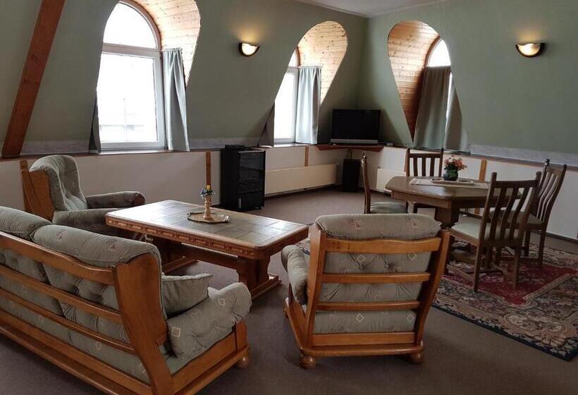 סטודיו סופריור, Koruna