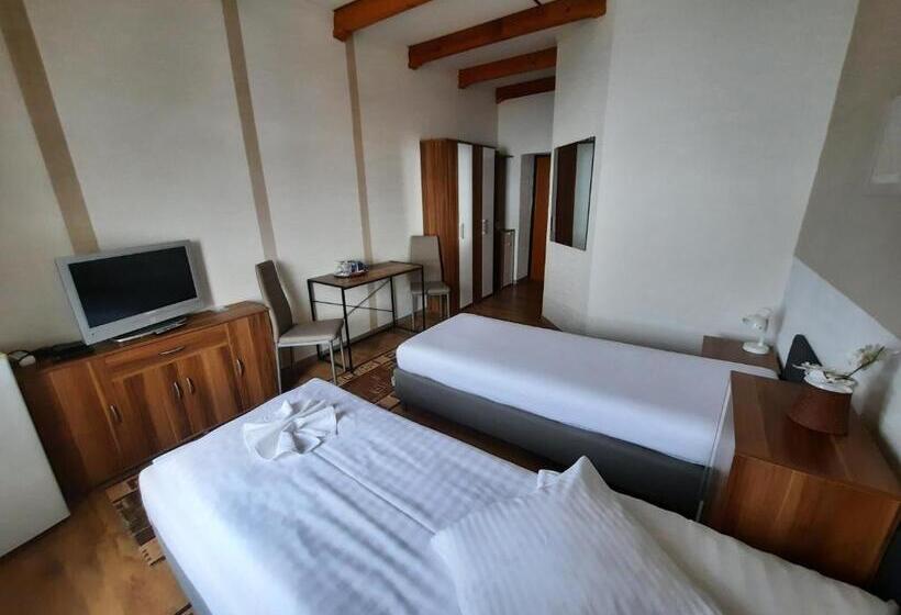 חדר סטנדרט, Koruna