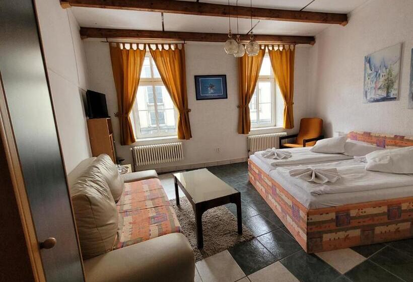 חדר סופריור, Koruna