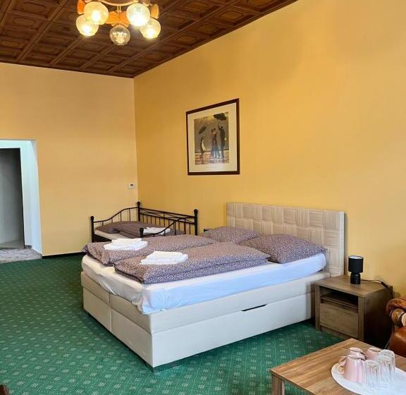 غرفة كومفورت ثلاثية, Maxim