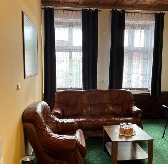 غرفة كومفورت ثلاثية, Maxim