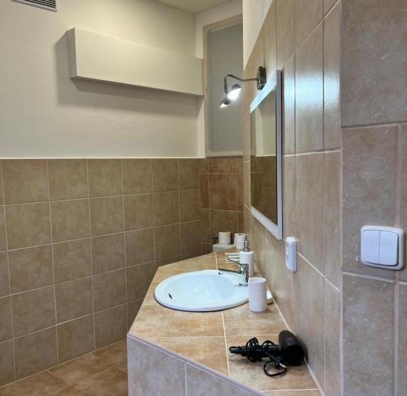 غرفة كومفورت ثلاثية, Maxim