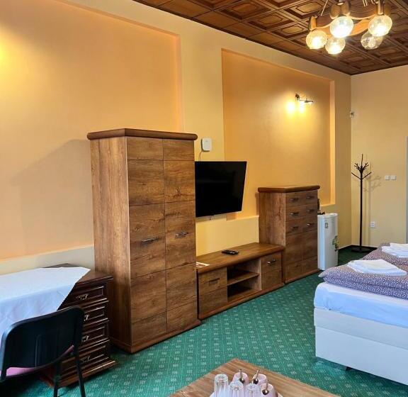 غرفة كومفورت ثلاثية, Maxim