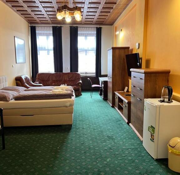 غرفة كومفورت ثلاثية, Maxim