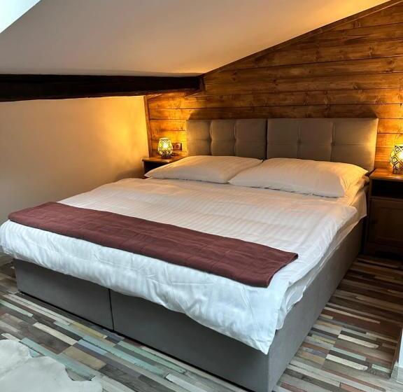 شقة غرفة واحدة, Maxim