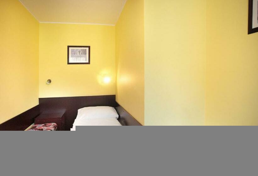Quarto Estandar Individual, Milan Vopicka
