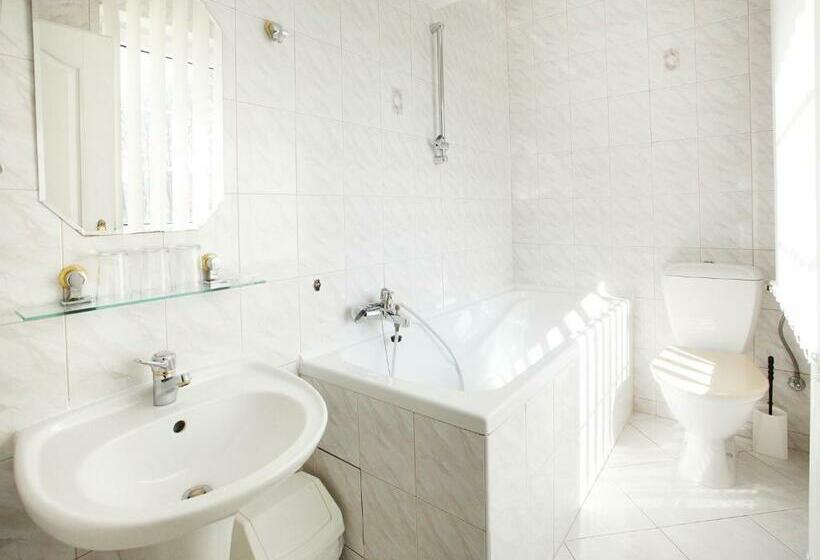 Номер Стандарт, Milan Vopicka