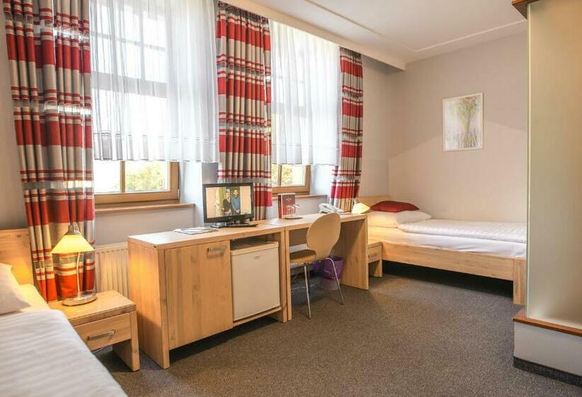 غرفة قياسية ثلاثية, Praděd Thamm