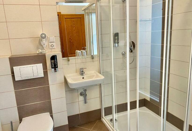 غرفة قياسية ثلاثية, Praděd Thamm