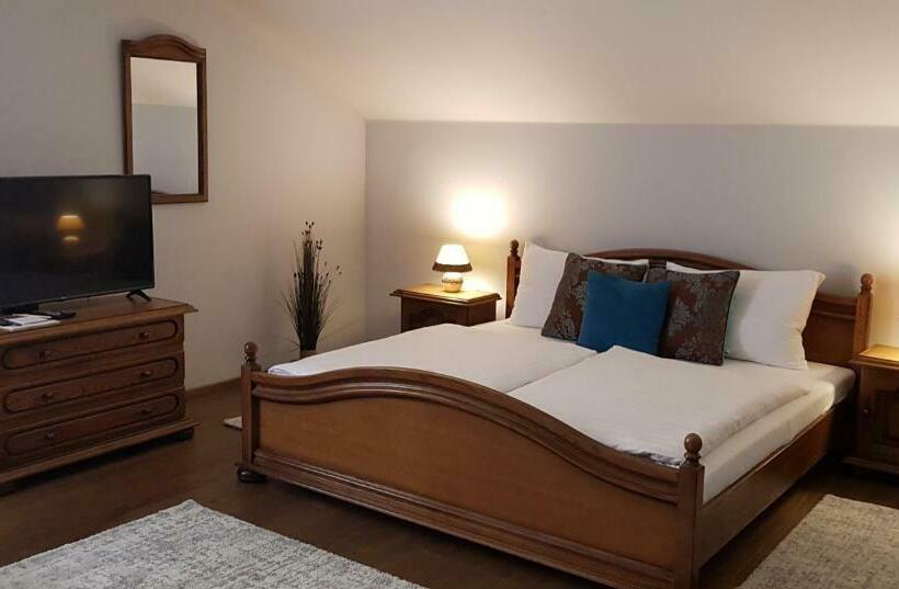 غرفة ديلوكس سرير كينج, Praděd Thamm