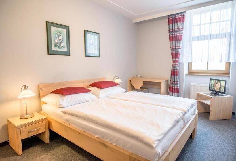 غرفة عائلية, Praděd Thamm