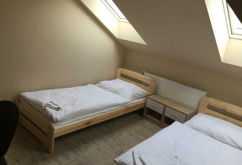 اتاق استاندارد سه نفره, Taurus