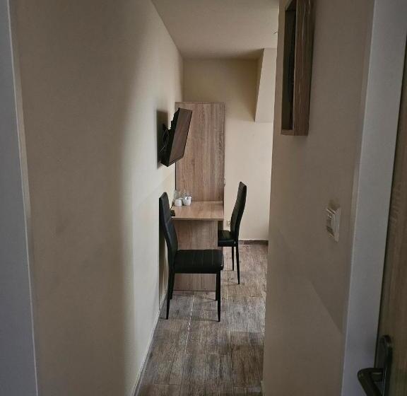 اتاق استاندارد سه نفره, Taurus