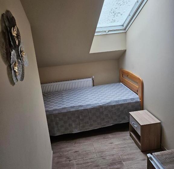 اتاق استاندارد سه نفره, Taurus