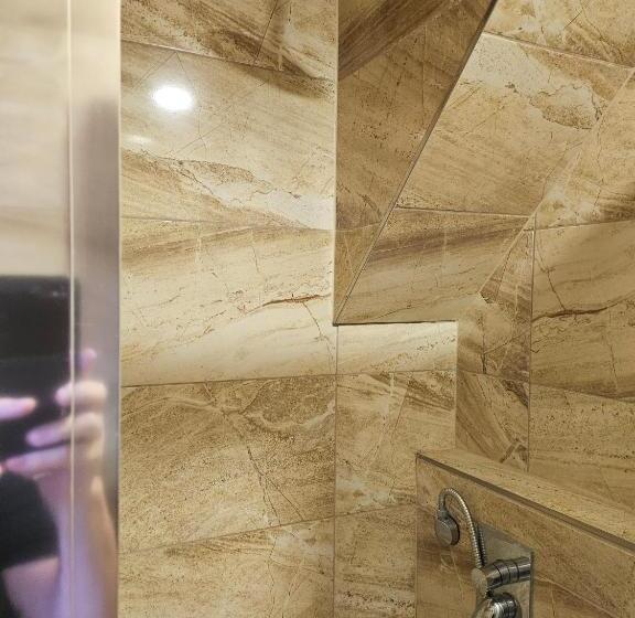 اتاق استاندارد سه نفره, Taurus