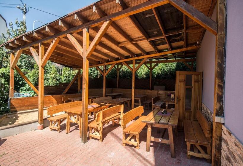 اتاق استاندارد سه نفره, Taurus