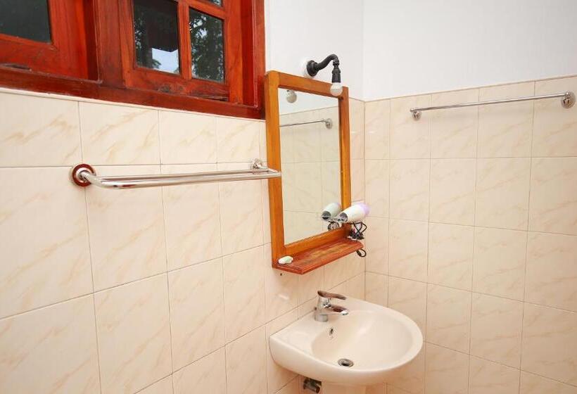 バルコニー付きスタンダードトリプルルーム, Tea Forest Lodge