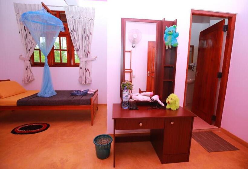 バルコニー付きスタンダードトリプルルーム, Tea Forest Lodge