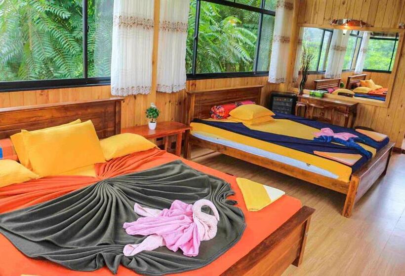 デラックスファミリールーム, Tea Forest Lodge