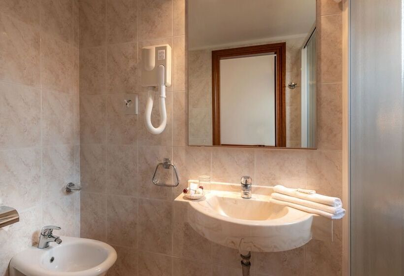 اتاق استاندارد چهار تخته, Tiffany