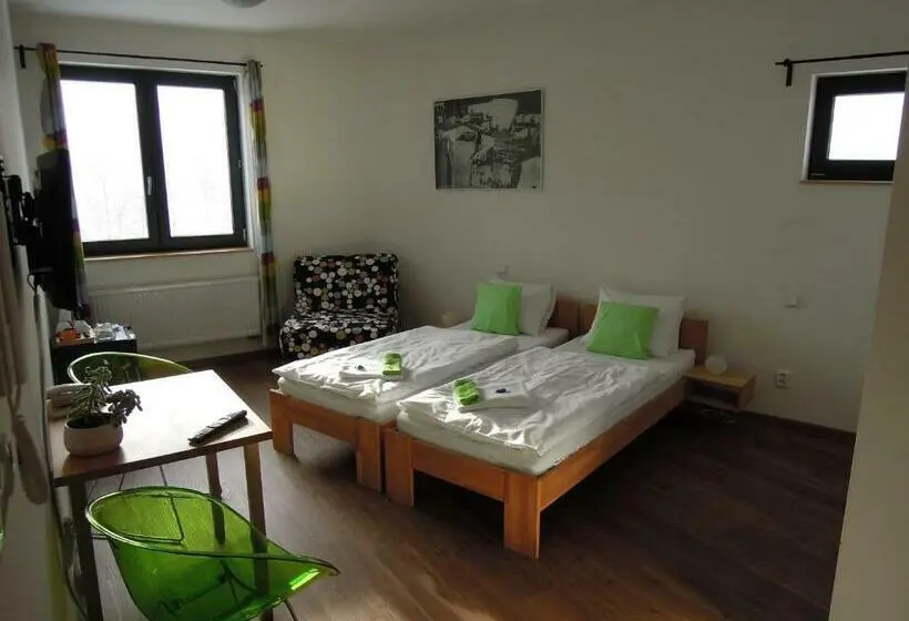 Standard Kolmen Hengen Huone, U Kabinky