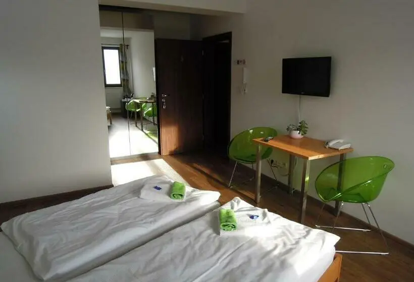 Standard Kolmen Hengen Huone, U Kabinky