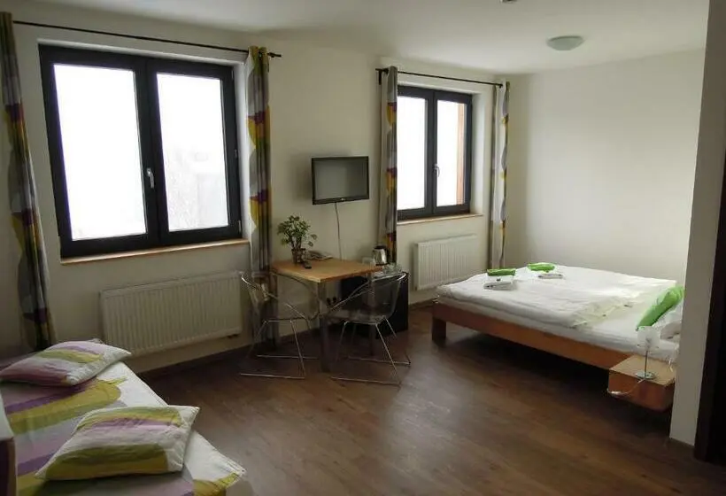Standard Kolmen Hengen Huone, U Kabinky