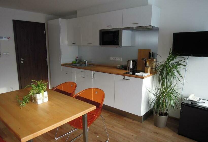 شقة غرفة واحدة, U Kabinky