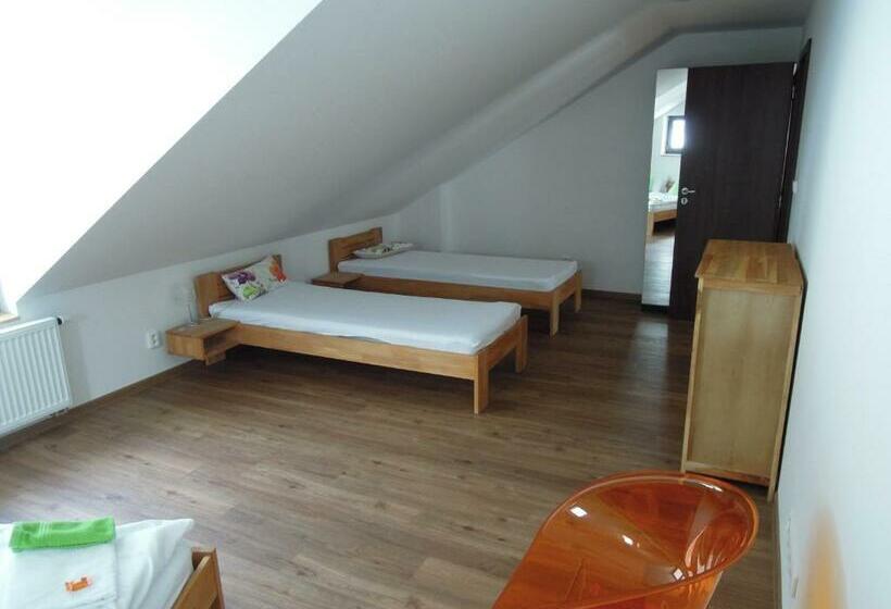 شقة غرفة واحدة, U Kabinky