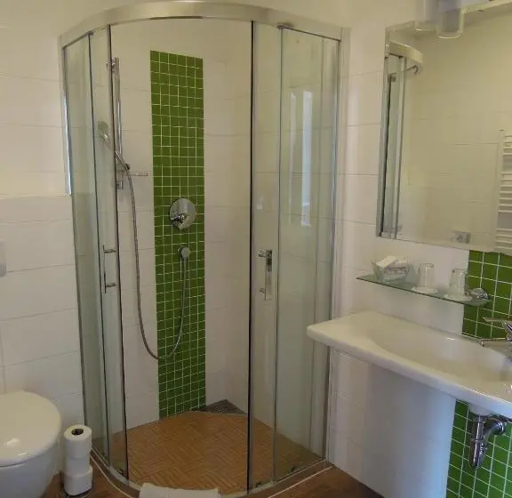Standard Neljän Hengen Huone, U Kabinky