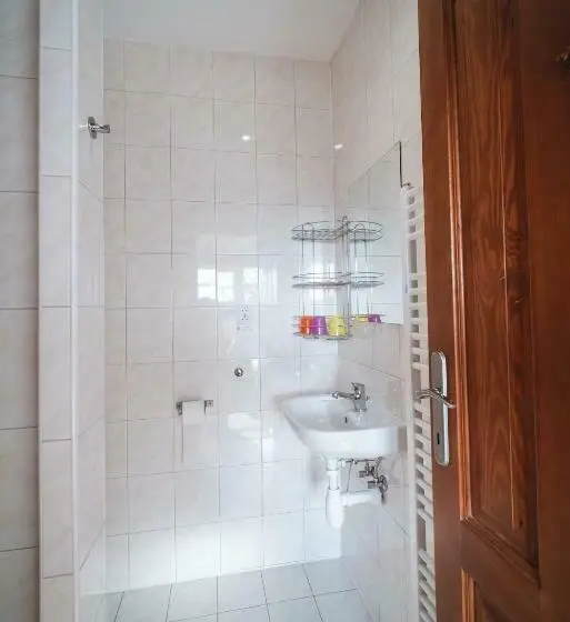 Standard-huone, Večernice