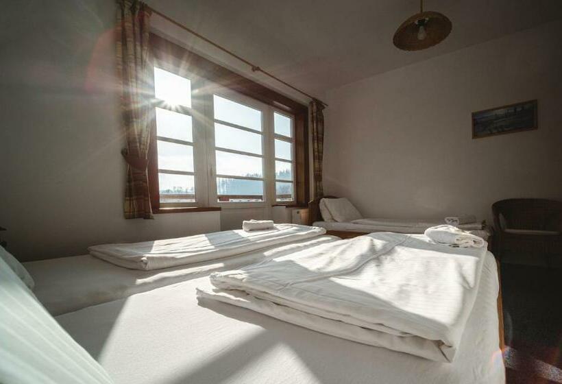 חדר סטנדרט לשלושה, Večernice