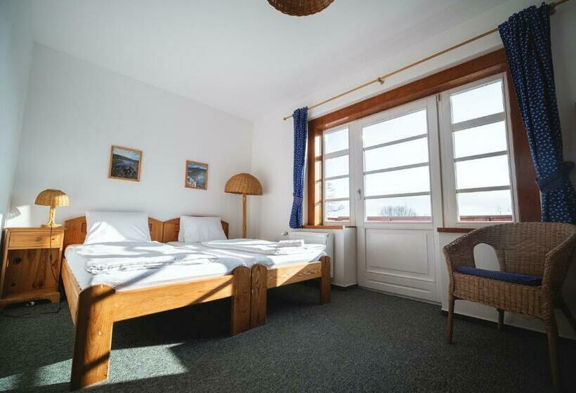 חדר סטנדרט לארבעה, Večernice