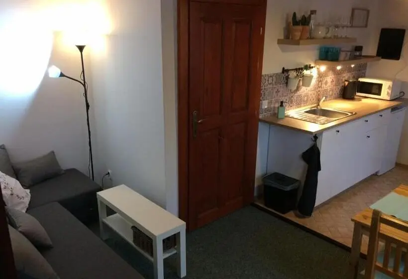 Huoneisto 1 Makuuhuone, Večernice
