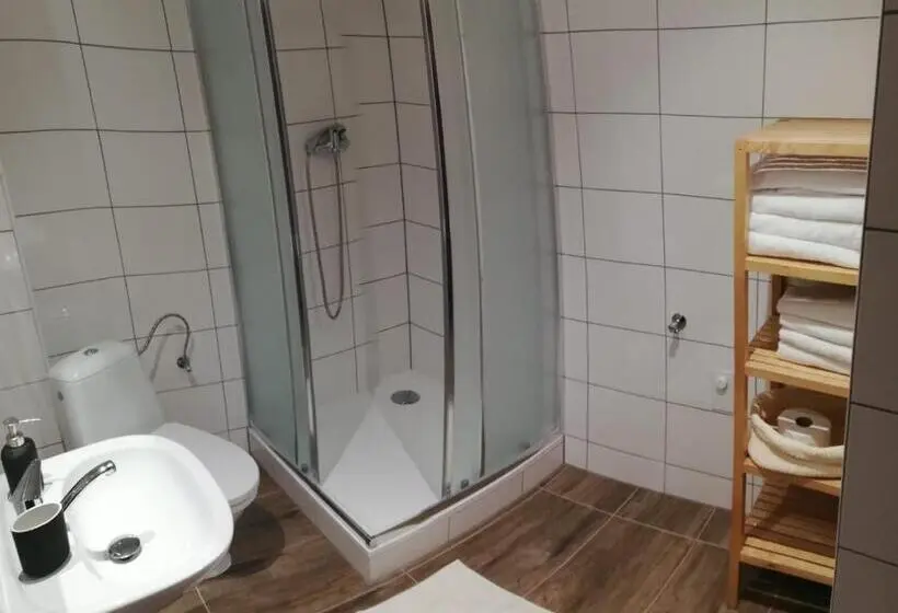 Huoneisto 1 Makuuhuone, Večernice