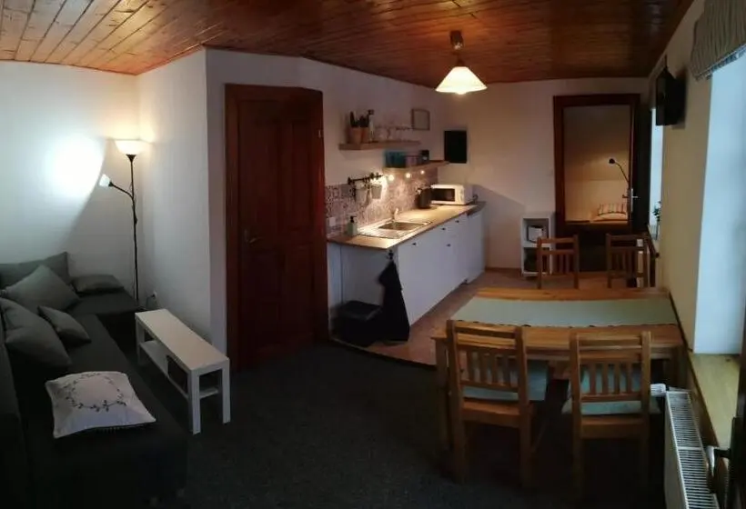 Huoneisto 1 Makuuhuone, Večernice