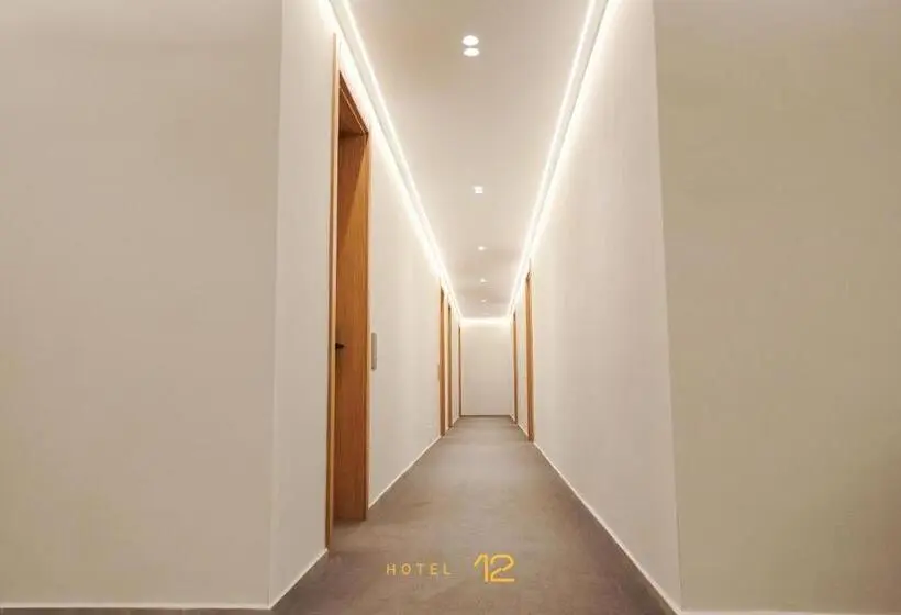 اتاق استاندارد با بالکن, 12