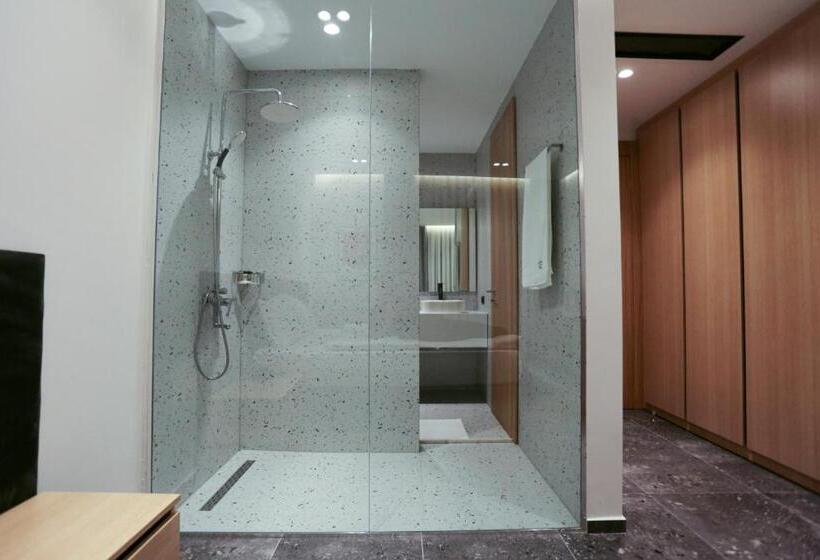 اتاق استاندارد با بالکن, 12