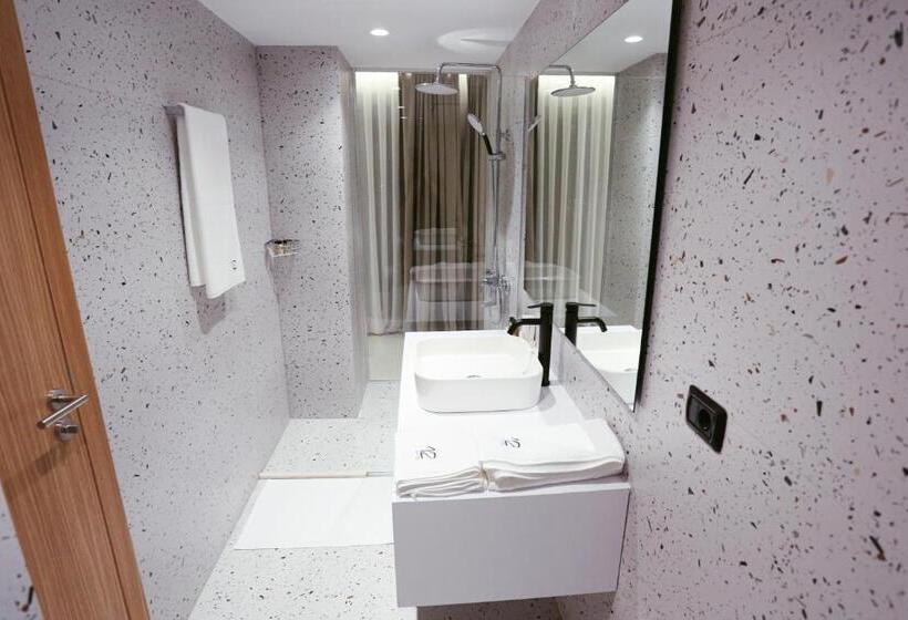 Suite with Terrace, 12