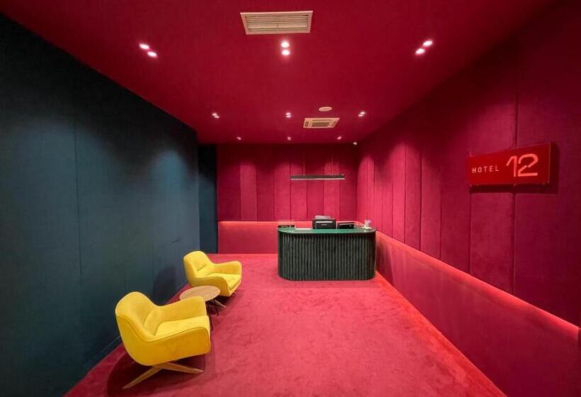 Suite with Terrace, 12