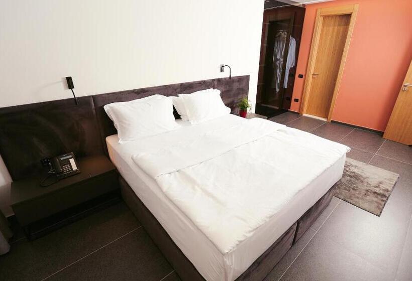 سوییت سوپریور, 12