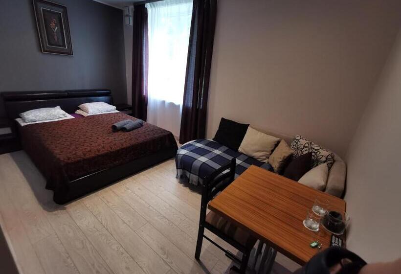 سوییت جونیور, Privat