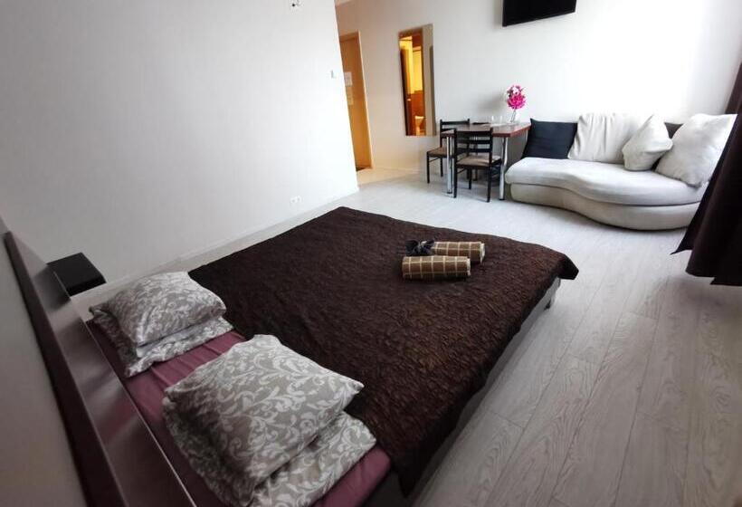 سوییت جونیور, Privat