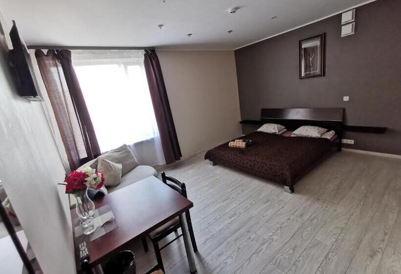 سوییت جونیور, Privat