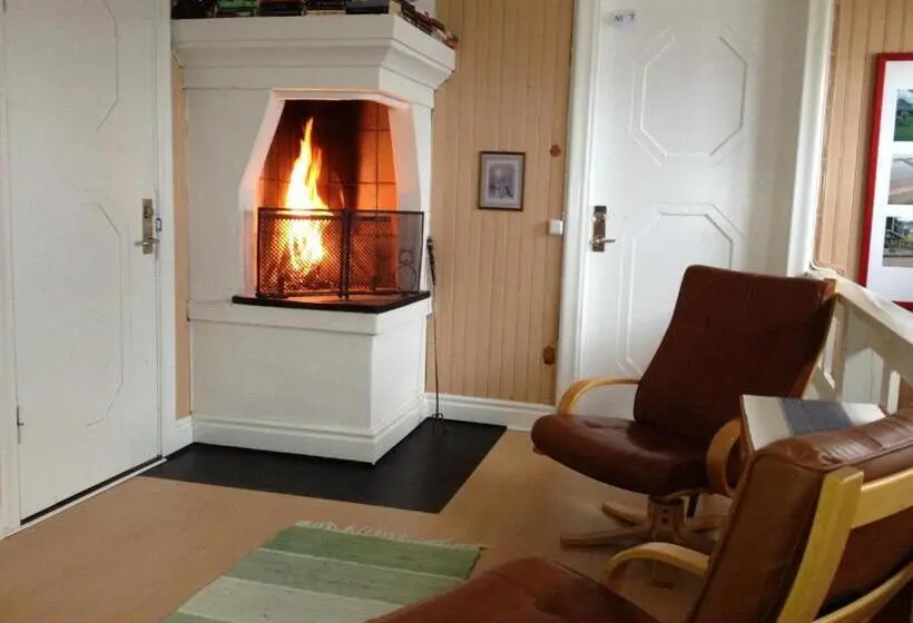 Basic Yhden Hengen Huone Jaettu Kylpyhuone, årsunda Strandbad Sjösunda Vandrarhem