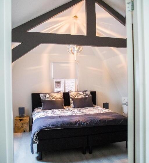 חדר דחוקס עם מיטת קינג, B&b Ons Dijkhuisje