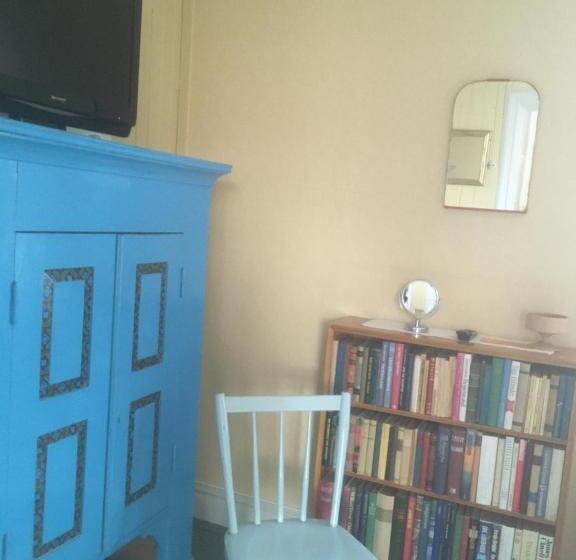 Номер Стандарт Четырехместный Совместный Санузел, Brunnsta Gård