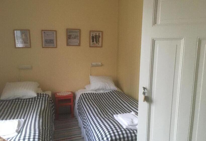 Номер Стандарт Четырехместный Совместный Санузел, Brunnsta Gård